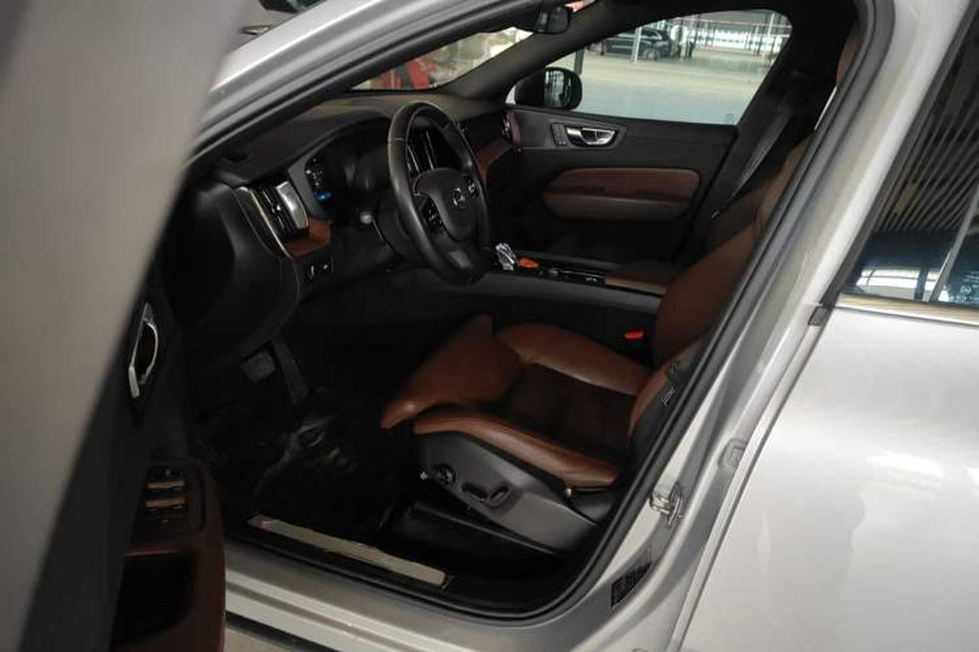 Used Volvo XC60 2022 B5 4x4 Smart Luxury Edition Left Front Seat