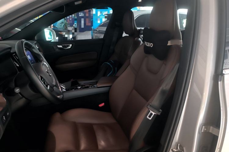 Used Volvo XC60 2022 B5 4x4 Smart Luxury Edition Left Front Seat