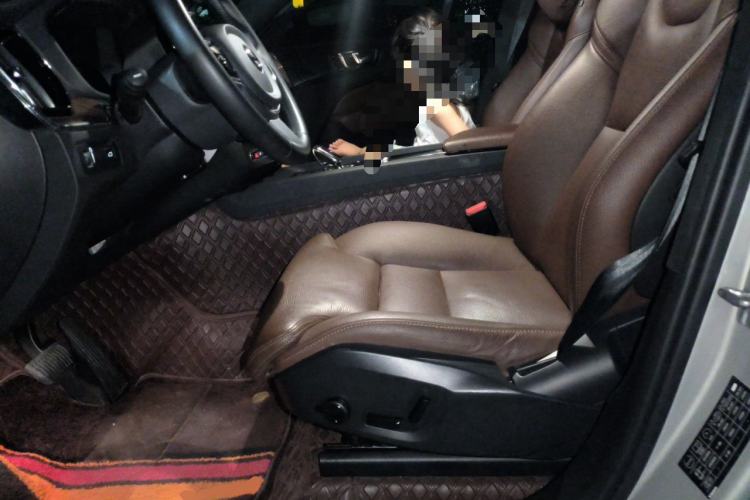 Used Volvo XC60 2022 B5 4x4 Smart Luxury Edition Left Front Seat