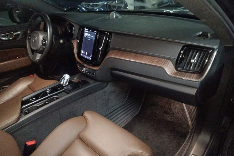 Used Volvo XC60 2022 B5 4x4 Smart Luxury Edition Left Front Seat