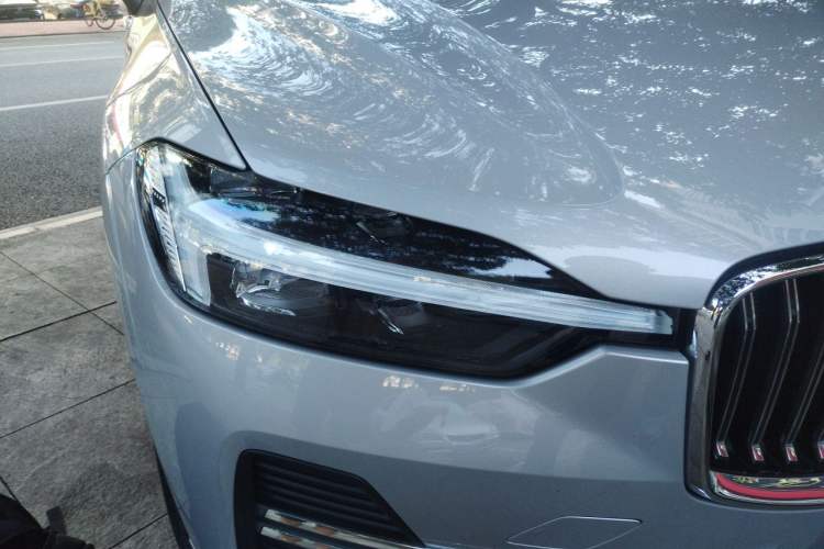 Used Volvo XC60 2022 B5 4x4 Smart Luxury Edition Right Front Headlight
