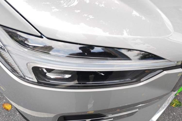 Used Volvo XC60 2022 B5 4x4 Zhiyi Luxury Edition Right Front Headlight