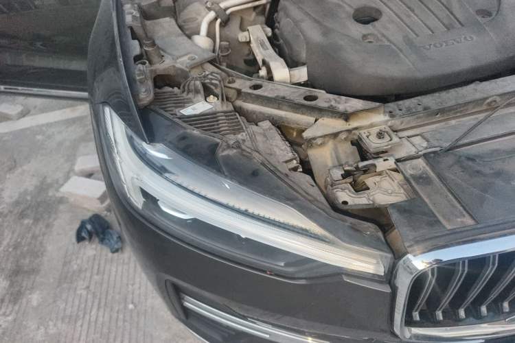 Used Volvo XC60 2022 B5 4x4 Zhiyi Luxury Edition Right Front Headlight