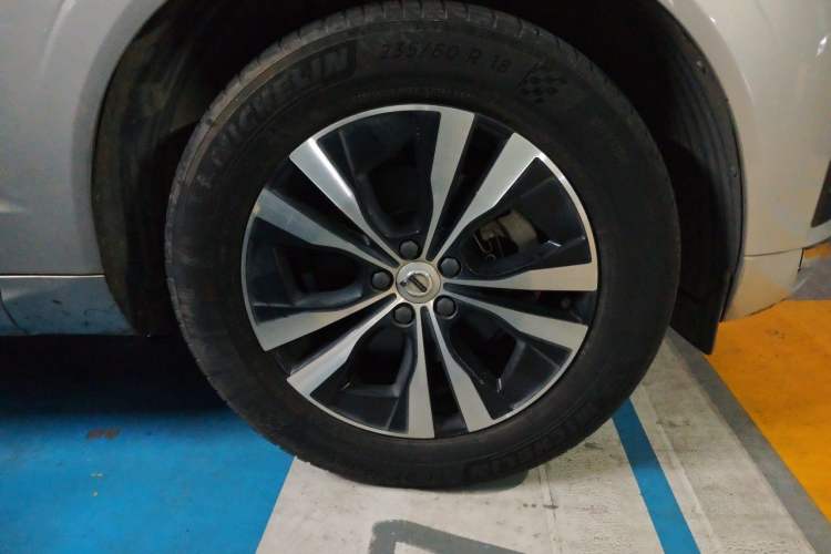 Used Volvo XC60 2022 B5 4x4 Zhiyi Luxury Edition Right Front Wheel Hub