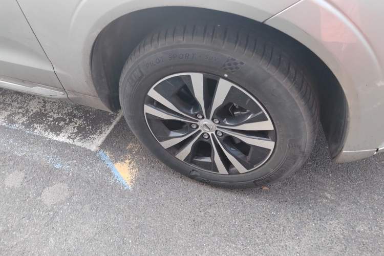 Used Volvo XC60 2022 B5 4x4 Zhiyi Luxury Edition Right Front Wheel Hub