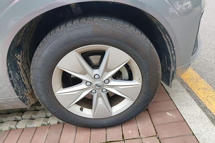 Used Volvo XC60 2022 B5 4x4 Zhiyi Luxury Edition Right Front Wheel Hub