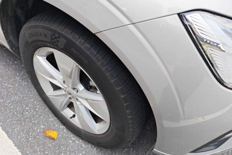 Used Volvo XC60 2022 B5 4x4 Zhiyi Luxury Edition Right Front Wheel Hub