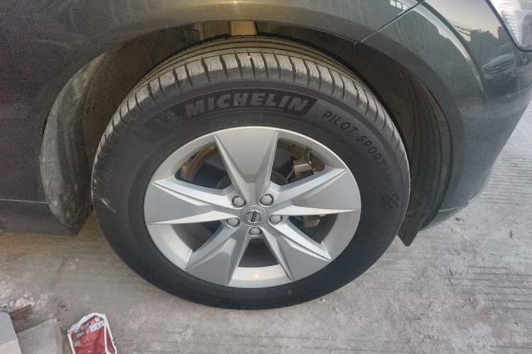 Used Volvo XC60 2022 B5 4x4 Zhiyi Luxury Edition Right Front Wheel Hub