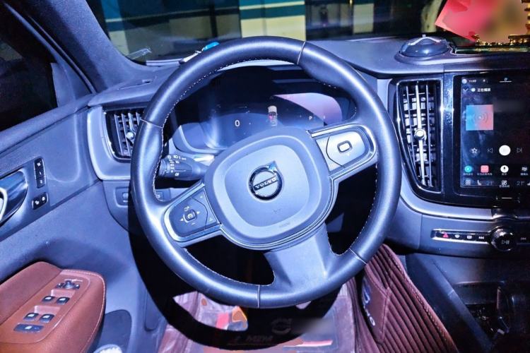 Used Volvo XC60 2022 B5 4x4 Zhiyi Luxury Edition Steering Wheel