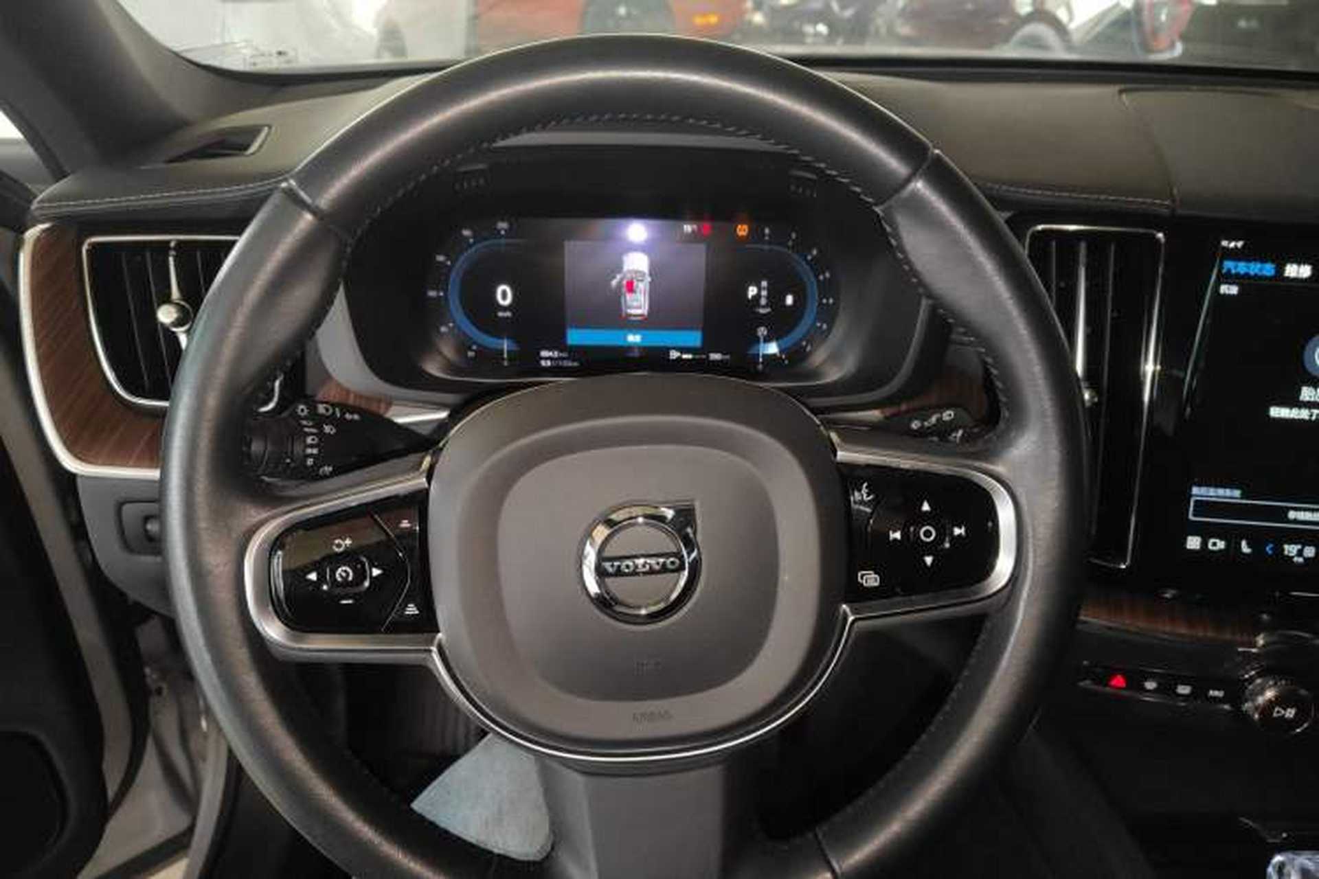 Used Volvo XC60 2022 B5 4x4 Smart Luxury Edition Steering Wheel