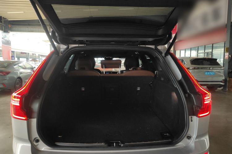 Used Volvo XC60 2022 B5 4x4 Smart Luxury Edition Trunk