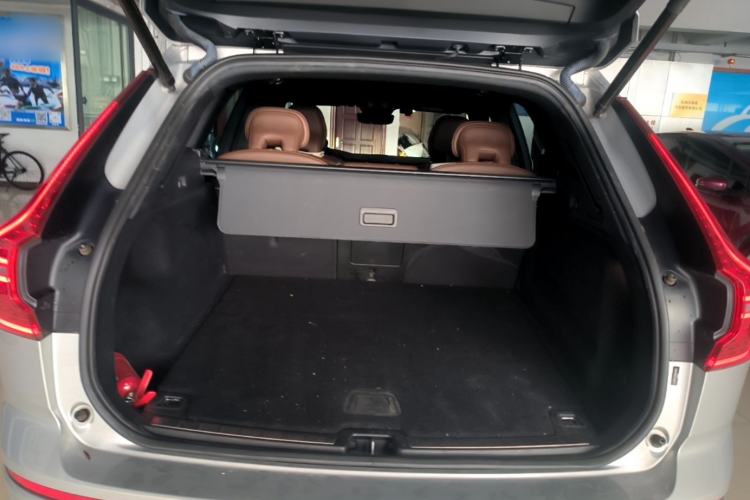 Used Volvo XC60 2022 B5 4x4 Smart Luxury Edition Trunk