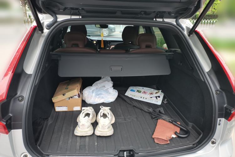 Used Volvo XC60 2022 B5 4x4 Smart Luxury Edition Trunk