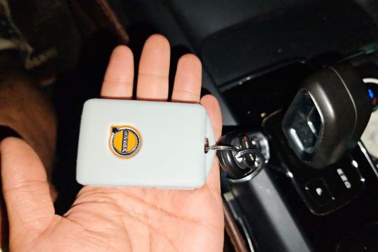 Used Volvo XC60 2022 B5 4x4 Zhiyi Luxury Edition Vehicle Key