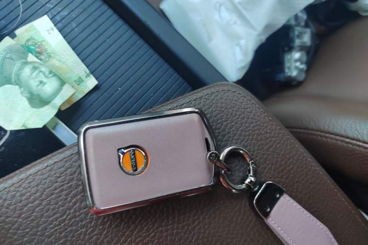 Used Volvo XC60 2022 B5 4x4 Zhiyi Luxury Edition Vehicle Key