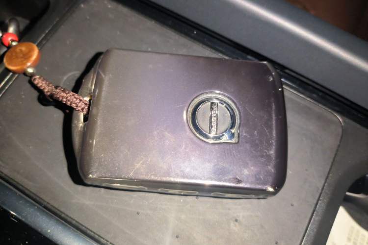 Used Volvo XC60 2022 B5 4x4 Smart Luxury Edition Vehicle Key