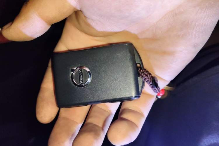 Used Volvo XC60 2022 B5 4x4 Zhiyi Luxury Edition Vehicle Key