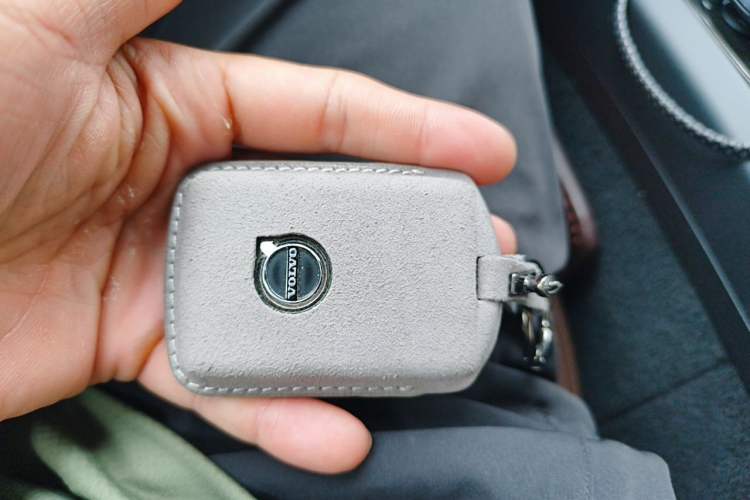 Used Volvo XC60 2022 B5 4x4 Zhiyi Luxury Edition Vehicle Key
