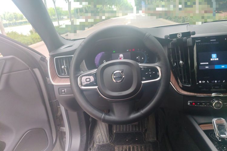 Used Volvo XC60 2022 B5 4x4 Smart Luxury Edition Steering Wheel