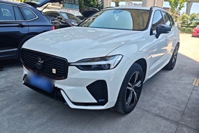 Ojetý Volvo XC60 2022 B5 4x4 Smart & Advanced Sport Edition