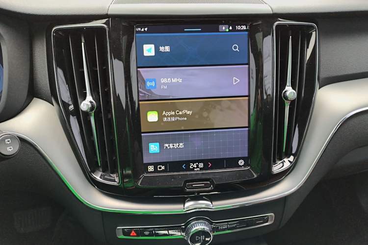 Used Volvo XC60 2022 B5 4x4 Zhiyi Luxury Edition Audio And AC Panel