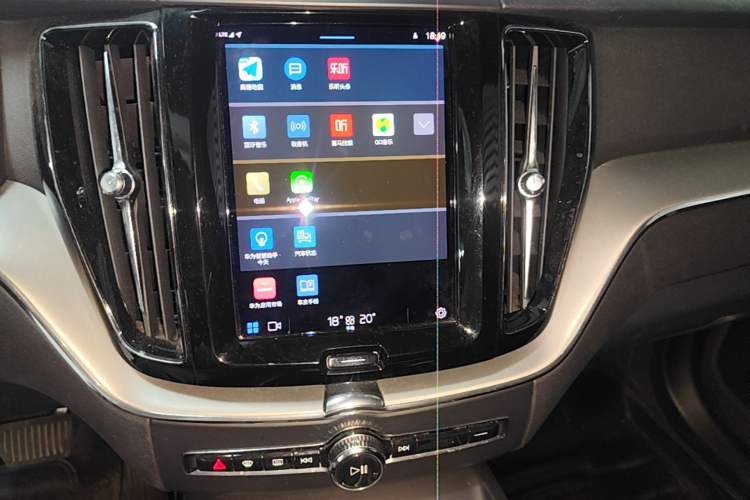 Used Volvo XC60 2022 B5 4x4 Zhiyi Luxury Edition Audio And AC Panel