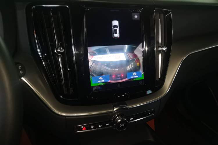 Used Volvo XC60 2022 B5 4x4 Zhiyi Luxury Edition Audio And AC Panel