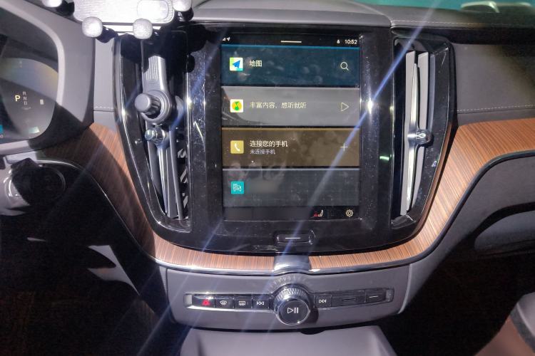 Used Volvo XC60 2022 B5 4x4 Smart Luxury Edition Audio And AC Panel
