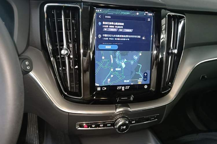 Used Volvo XC60 2022 B5 4x4 Zhiyi Luxury Edition Audio And AC Panel
