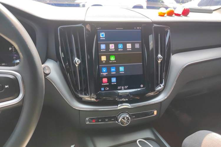 Used Volvo XC60 2022 B5 4x4 Zhiyi Luxury Edition Audio And AC Panel