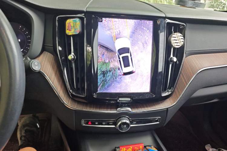 Used Volvo XC60 2022 B5 4x4 Smart Luxury Edition Audio And AC Panel