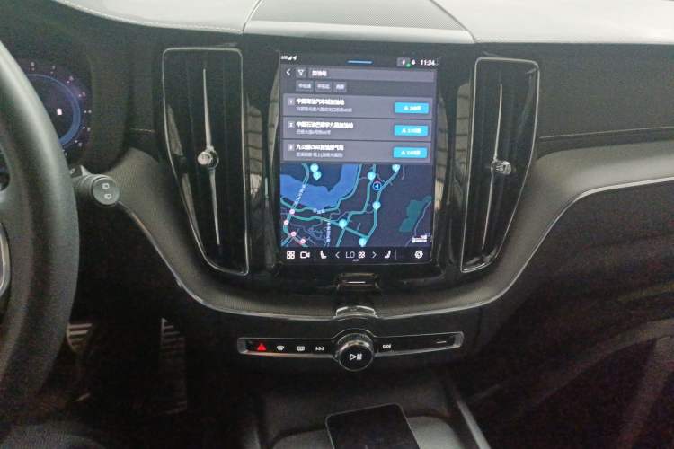 Used Volvo XC60 2022 B5 4x4 Smart & Advanced Sport Edition Audio And AC Panel
