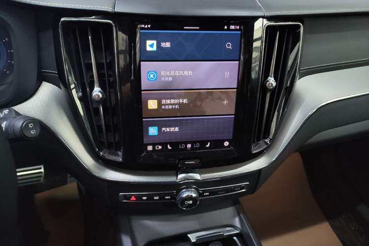 Used Volvo XC60 2022 B5 4x4 Smart & Advanced Sport Edition Audio And AC Panel