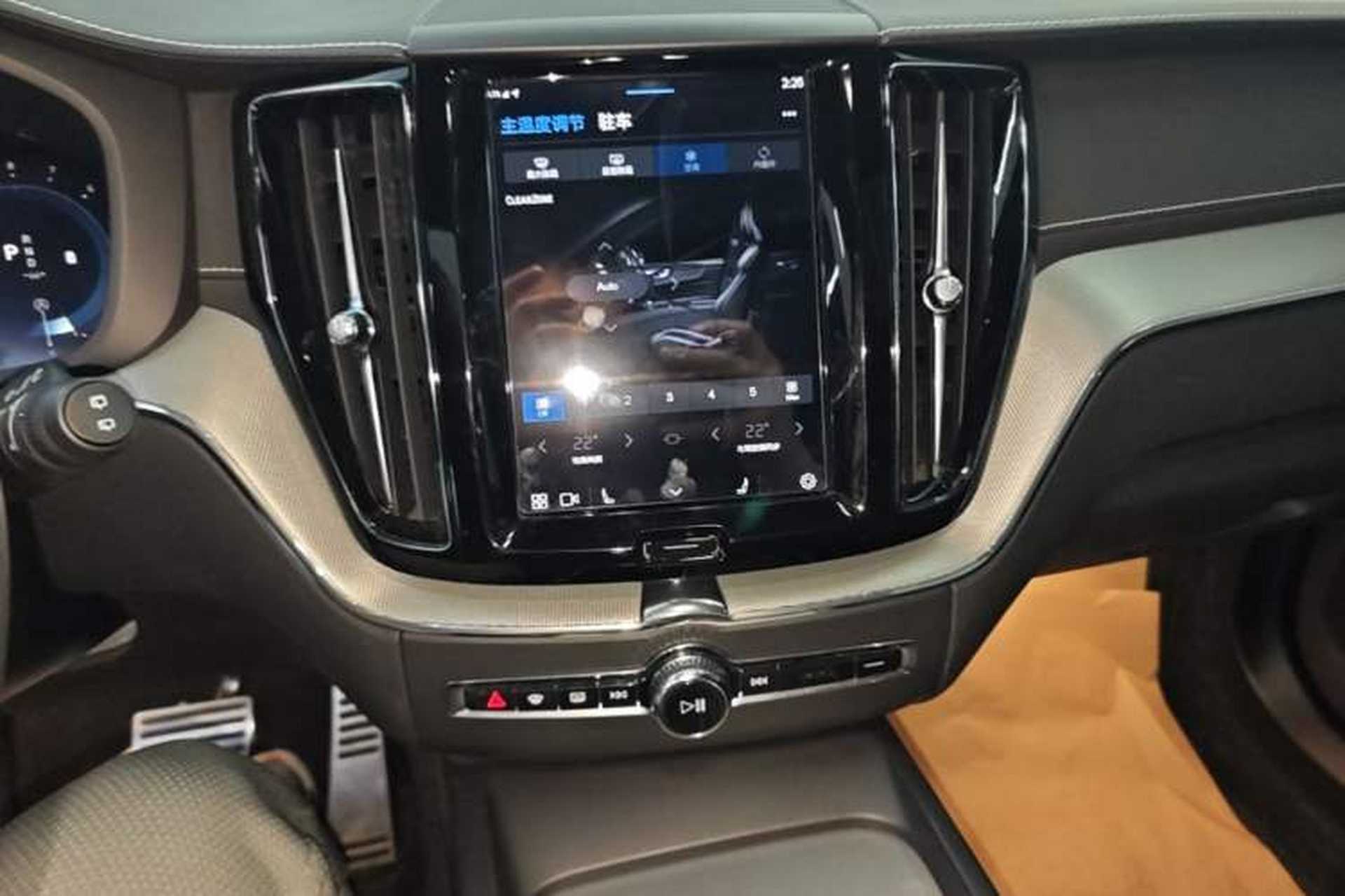 Used Volvo XC60 2022 B5 4x4 Smart & Advanced Sport Edition Audio And AC Panel