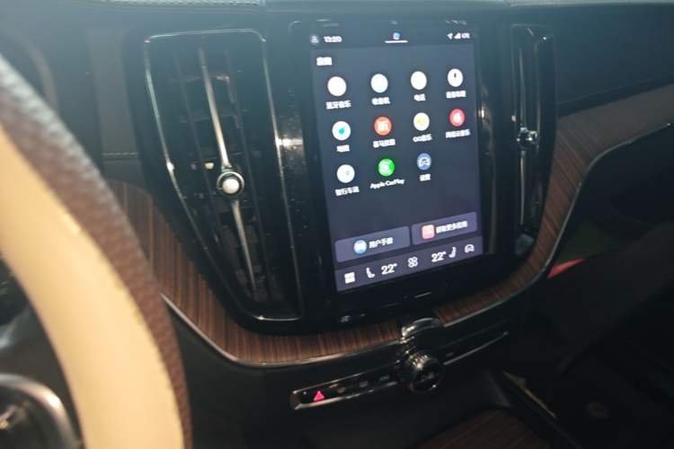 Used Volvo XC60 2022 B5 4x4 Smart Luxury Edition Audio And AC Panel
