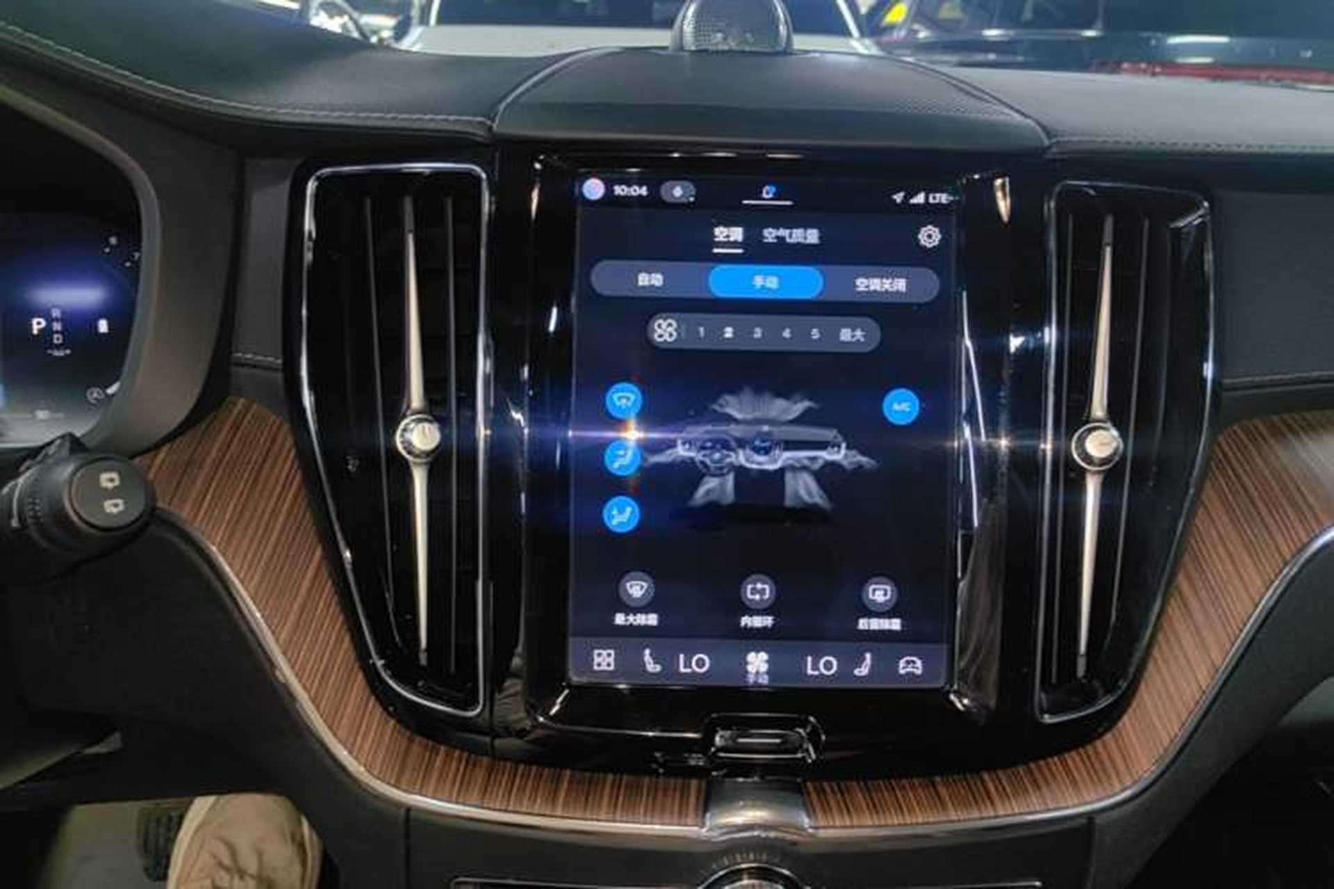 Used Volvo XC60 2022 B5 4x4 Smart Luxury Edition Audio And AC Panel
