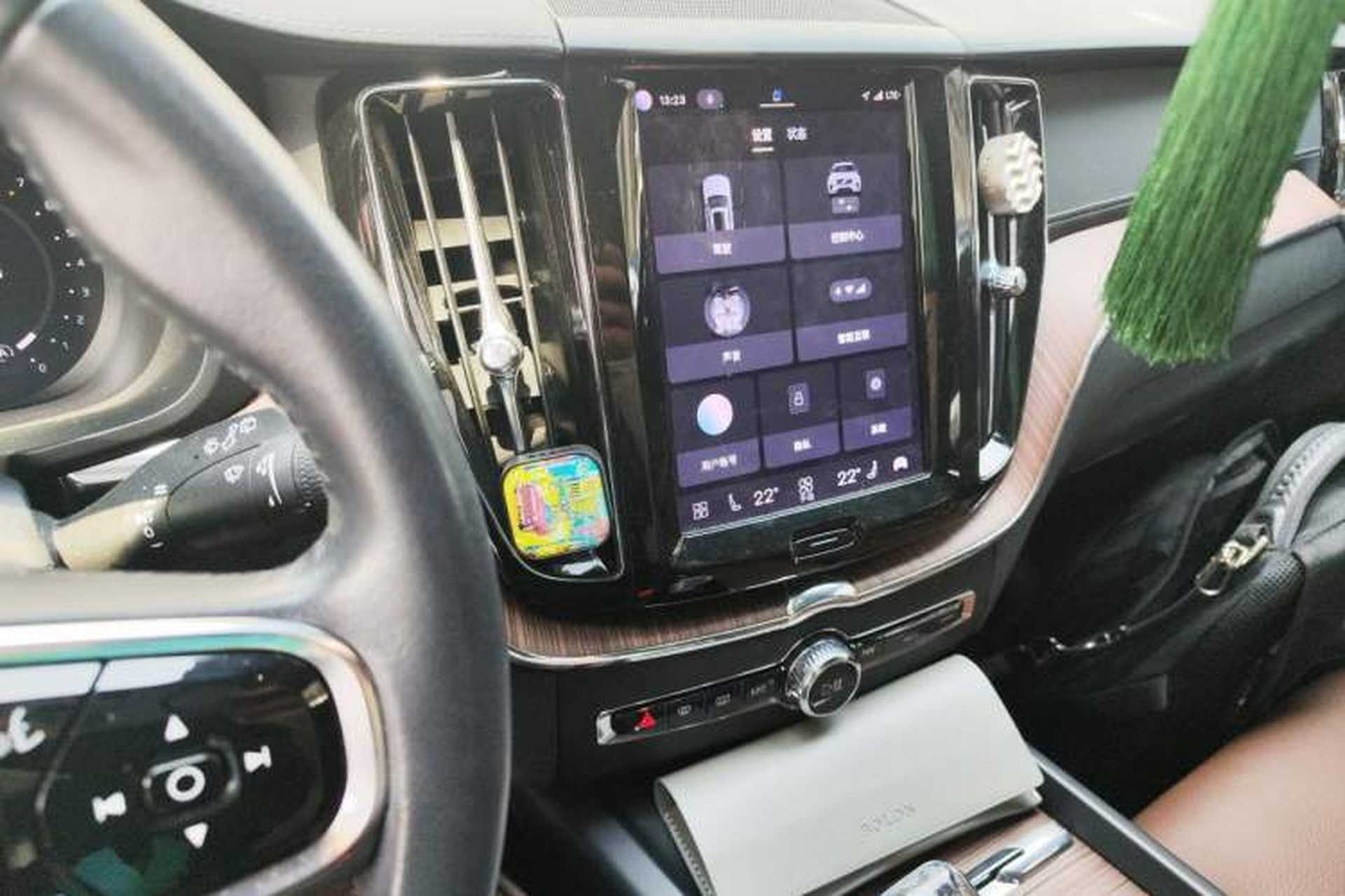 Used Volvo XC60 2022 B5 4x4 Smart Luxury Edition Audio And AC Panel