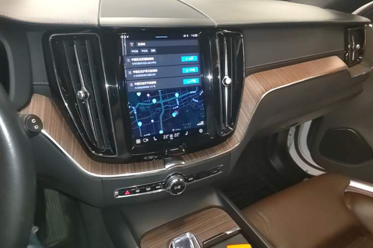 Used Volvo XC60 2022 B5 4x4 Smart Luxury Edition Audio And AC Panel