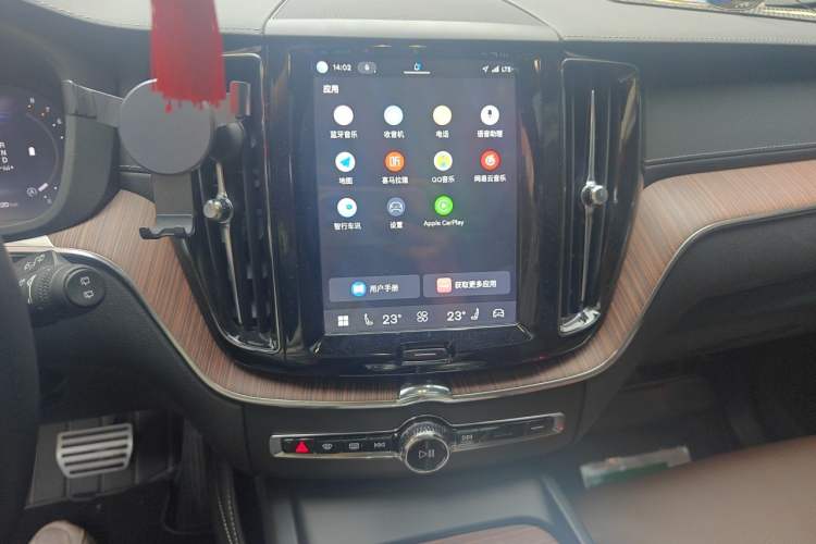 Used Volvo XC60 2022 B5 4x4 Smart Luxury Edition Audio And AC Panel