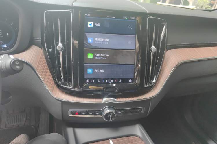 Used Volvo XC60 2022 B5 4x4 Smart Luxury Edition Audio And AC Panel
