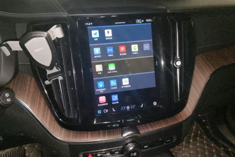 Used Volvo XC60 2022 B5 4x4 Smart Luxury Edition Audio And AC Panel