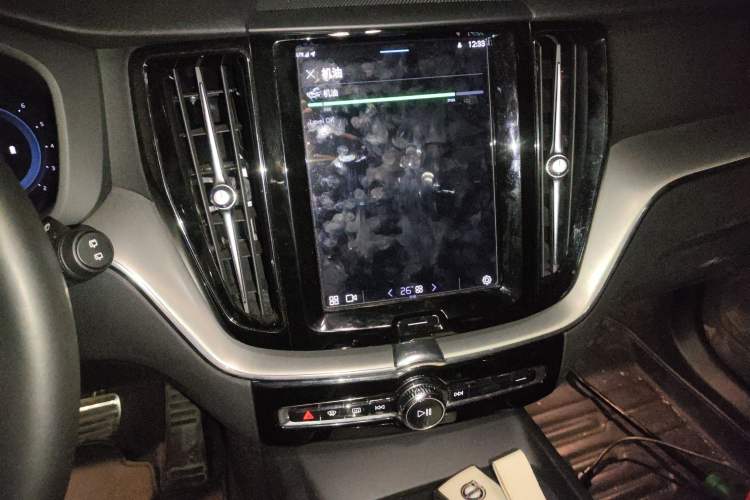 Used Volvo XC60 2022 B5 4x4 Zhiyi Luxury Edition Audio And AC Panel
