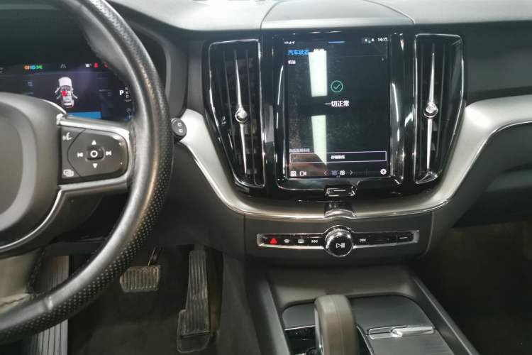 Used Volvo XC60 2022 B5 4x4 Zhiyi Luxury Edition Audio And AC Panel