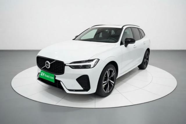 Ojetý Volvo XC60 2022 B5 4x4 Smart & Advanced Sport Edition
