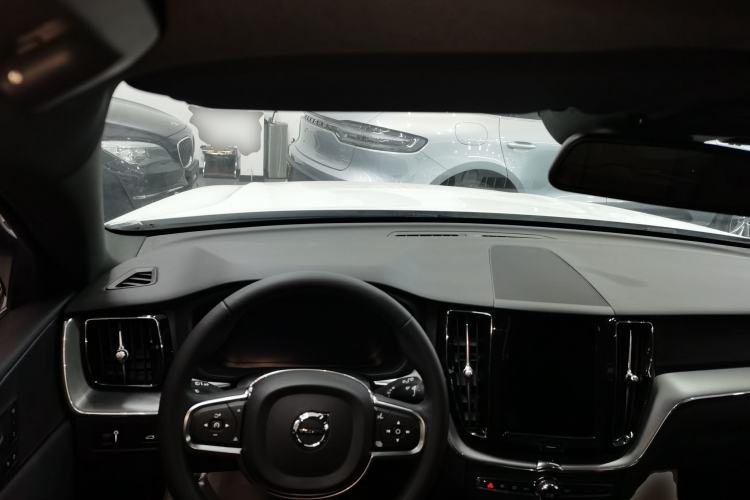 Used Volvo XC60 2022 B5 4x4 Zhiyi Luxury Edition Center Console