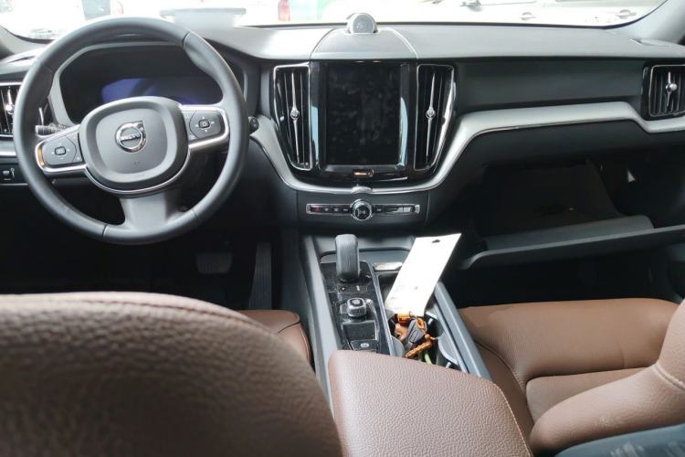 Used Volvo XC60 2022 B5 4x4 Zhiyi Luxury Edition Center Console