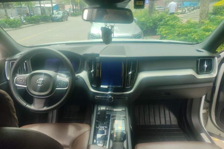 Used Volvo XC60 2022 B5 4x4 Zhiyi Luxury Edition Center Console