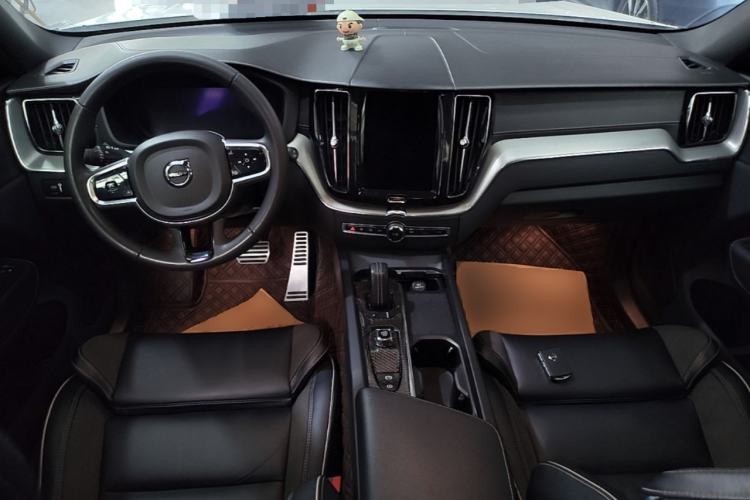 Used Volvo XC60 2022 B5 4x4 Smart & Advanced Sport Edition Center Console