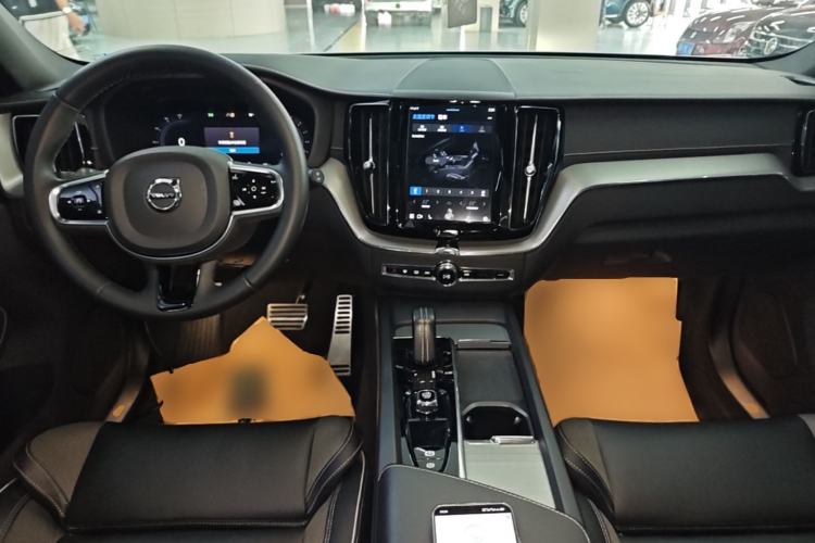 Used Volvo XC60 2022 B5 4x4 Smart & Advanced Sport Edition Center Console