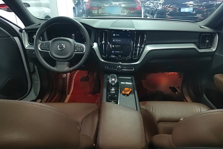 Used Volvo XC60 2022 B5 4x4 Zhiyi Luxury Edition Center Console